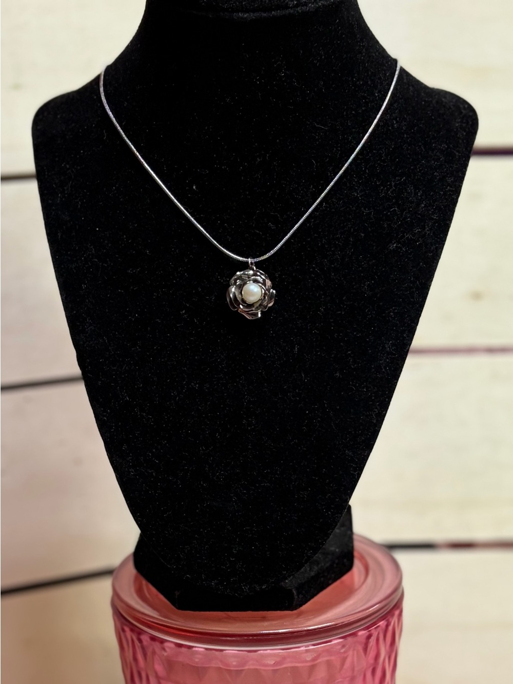 Silver Flower Pearl Pendant Necklace - Women's Jewelry